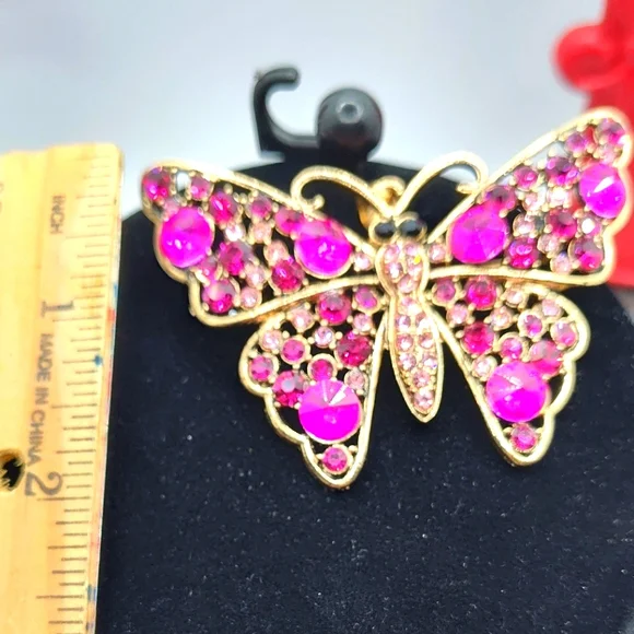 Brilliant colored  fushia pink butterfly brooch - Picture 3 of 3